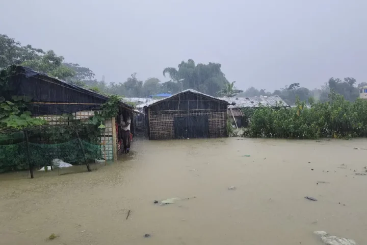 IOM Scales Up Flood Aid in Bangladesh