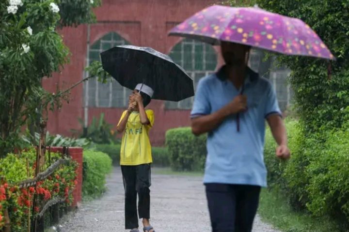 10,000-km Monsoon Cloud Band