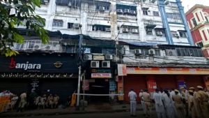 Fire Breaks Out at Kolkata Hotel Near New Market