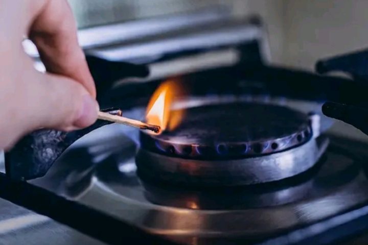 Gas