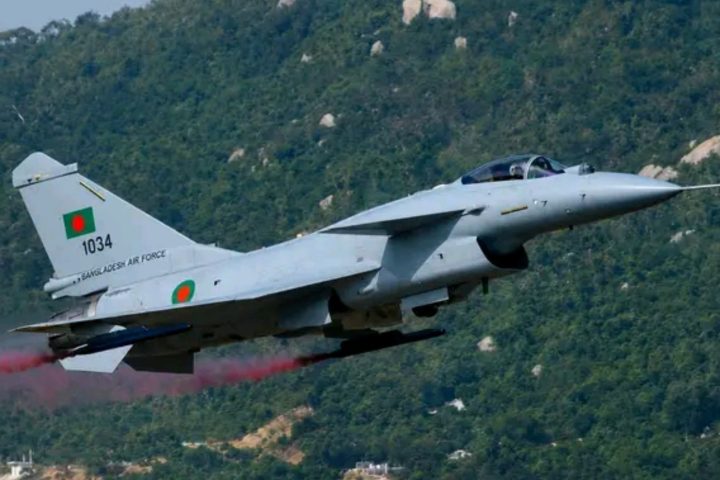 r J-10CE Fighter Jet
