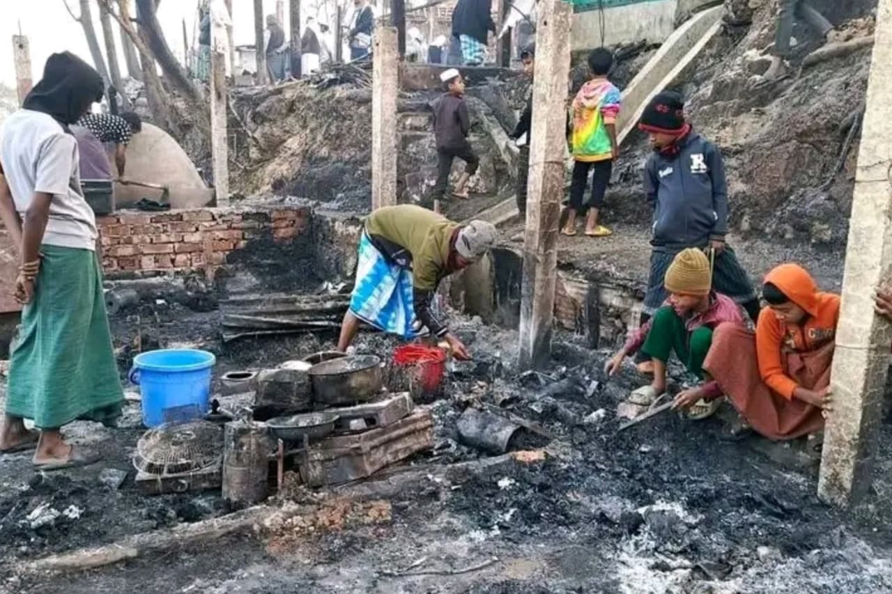 Fire Sweeps Rohingya Camp
